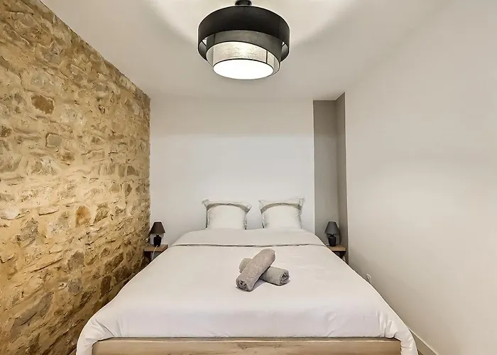 Jacuzzi De Charme Pour 2 شقة نيم